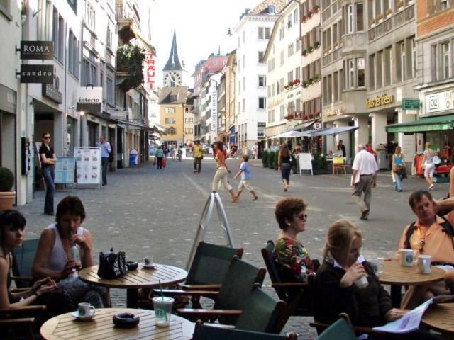 Pedestrian Area Close To Bahnhofstrasse Zurigo Esterno foto